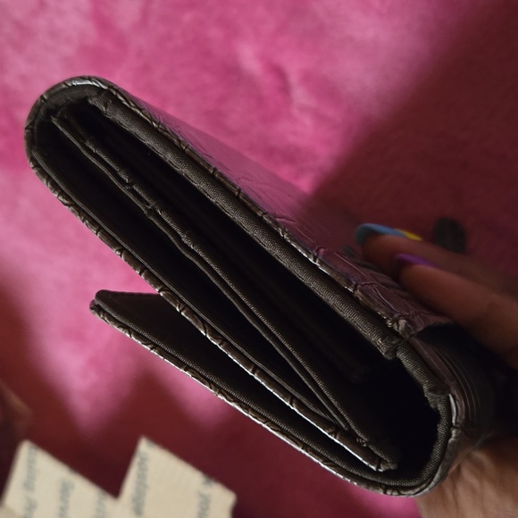 Nine West Trifold Gray Croc Embossed Wallet - Picture 5 of 9